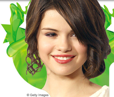 selena-gomez-biography_nompage.jpg